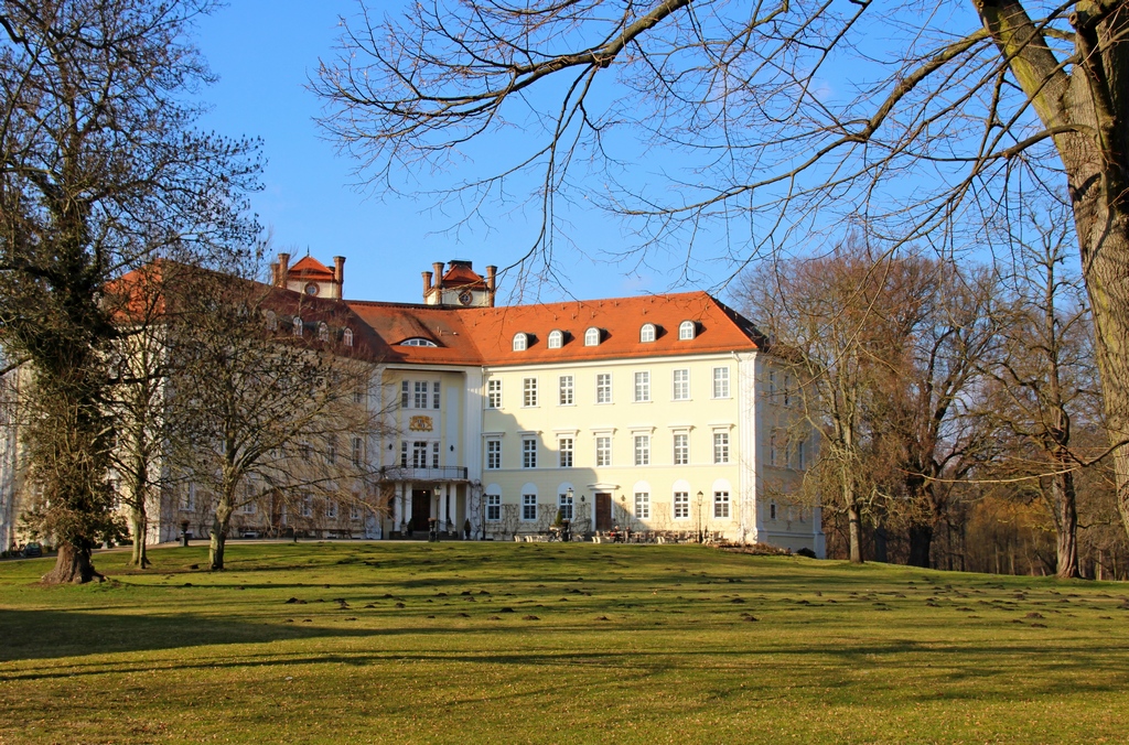 Schloss Lübbenau vom kleinen Schlosspark aus gesehen