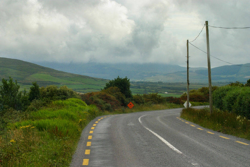 Straße des Wild Atllantic Way auf dem Roadtrip in Irland
