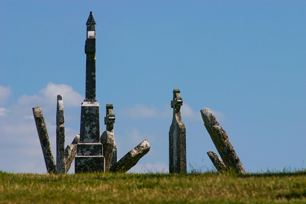 Gräber bei der Klosterruine Clonmacnoise in Irland