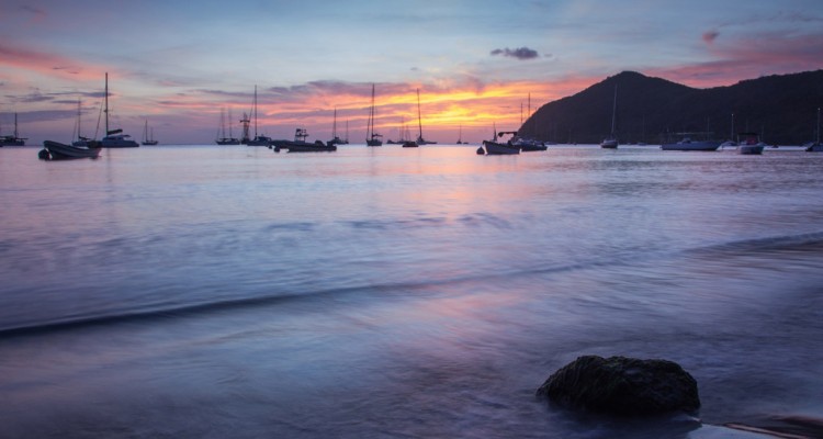 Sonnenuntergang in Deshaies auf Guadeloupe